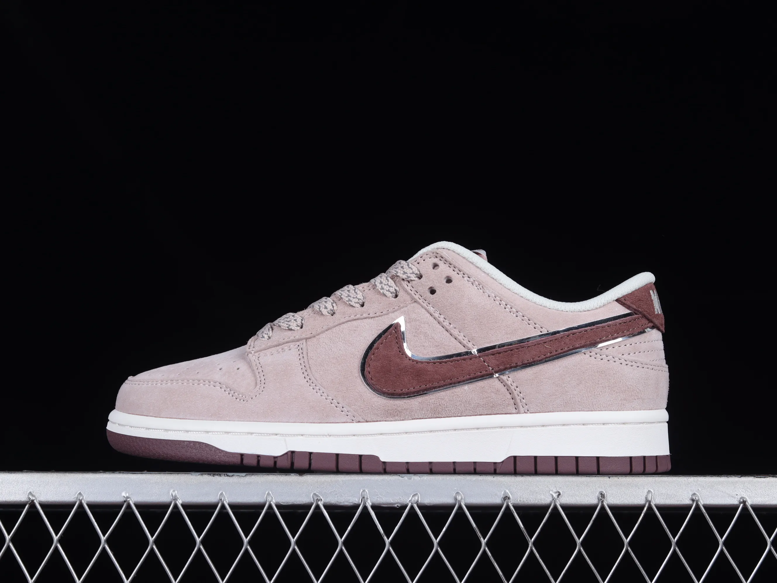 All Categories Nk SB Dunk Series Nk SB Dunk Low Low-top sneakers Otomo Katsuhiro x Nk SB Dunk Low "Steamboy OST" Creative customization collaboration Otomo Katsuhiro co-branded SB low-top sports casual sneakers ST1391-206